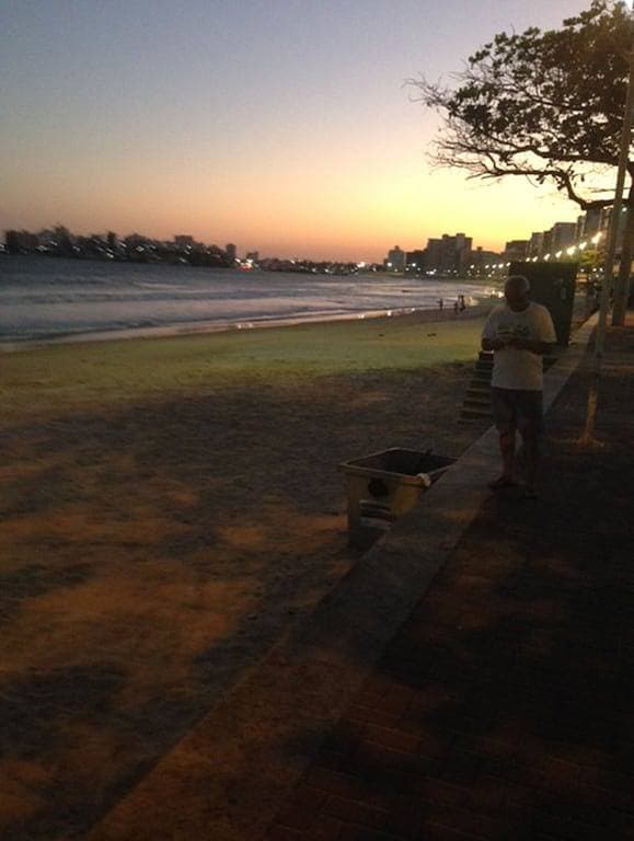 Foto 6 von 51: Arm in Arm im Herzen von Morro Beach