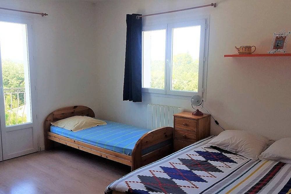 Foto 6 von 24: Villa 8 Personen, Schwimmbad. Klare Sicht. Strände 15 Minuten entfernt, ruhig.