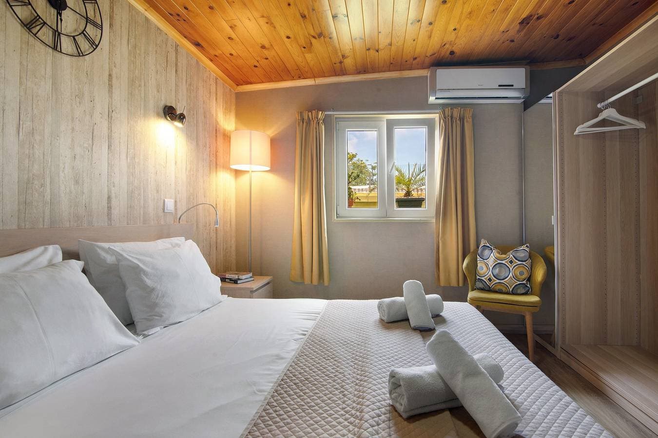 Foto 7 von 33: Zimmer 'Quarto Casal Standard 201' mit gemeinsamer Terrasse, WLAN und Klimaanlage