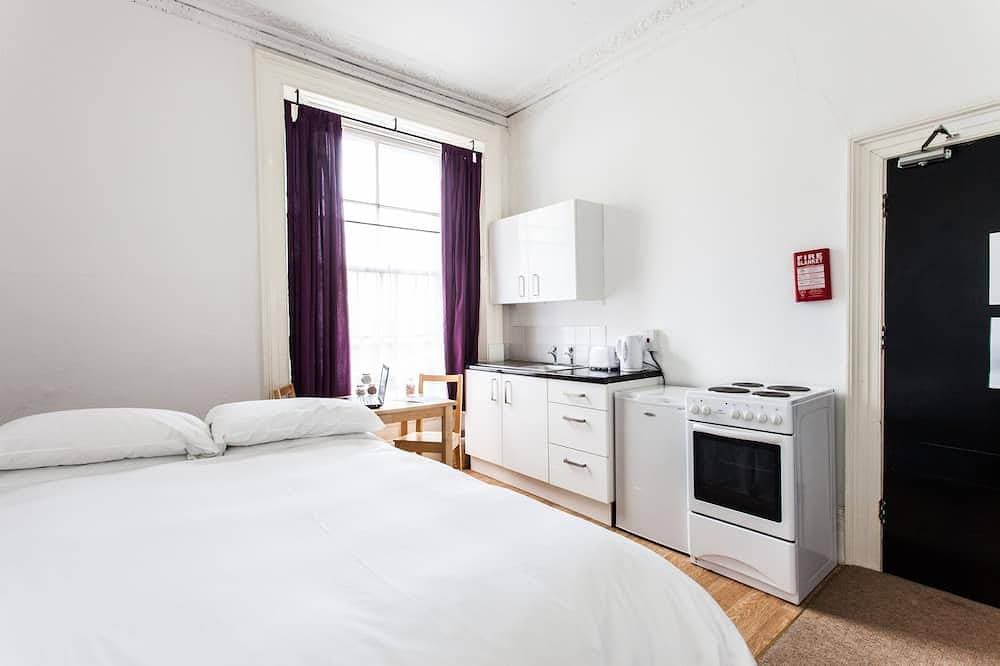 Budget-Studio-Gemeinsames Badezimmer 1