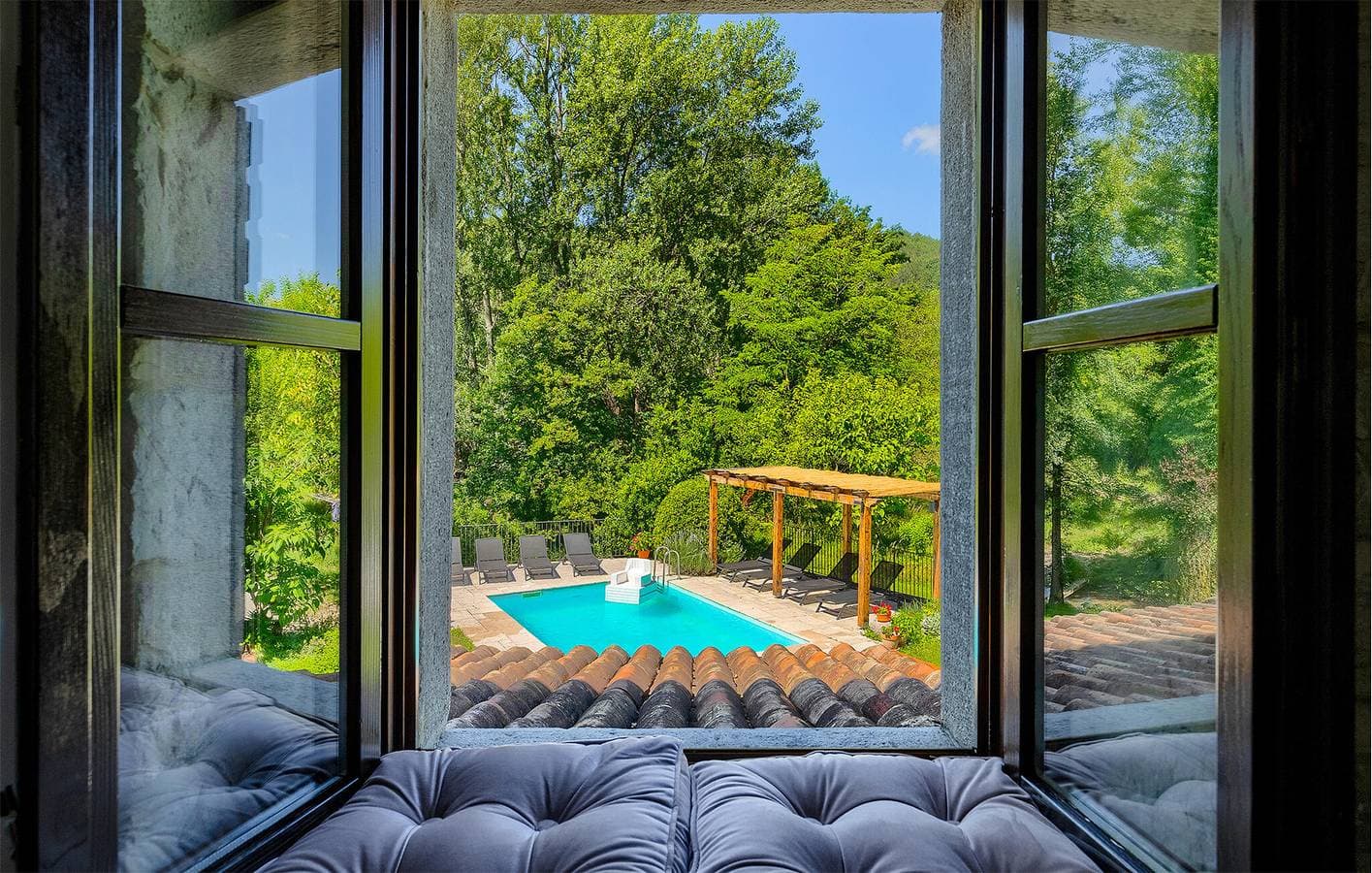 Foto 13 von 54: Geräumige 150 m² große Wohnung mit Pool, WLAN, Klimaanlage und kostenlosen Parkplätzen