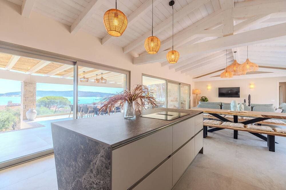 Foto 7 von 30: Contemporary Coastal Living: The New Villa Muvrunara