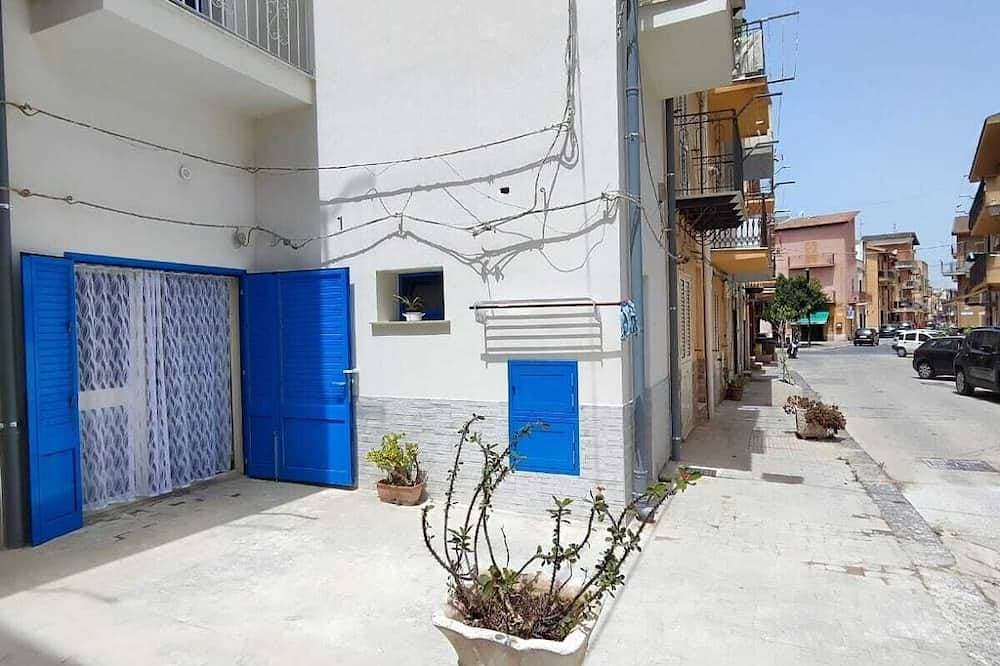 Studio apartment in downtown 1