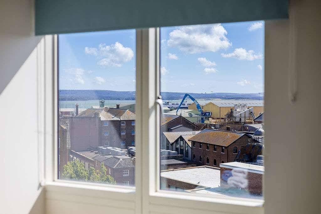 Foto 13 von 25: Brownsea View - Balcony with views over Poole Harbour