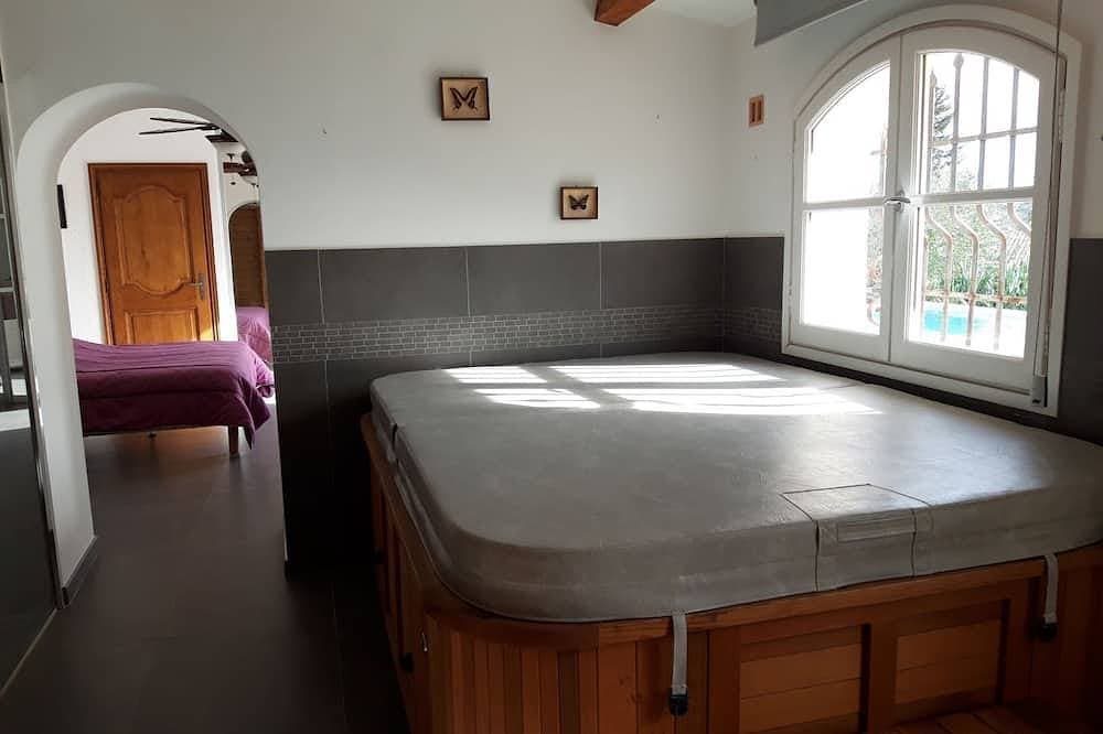Foto 3 von 30: Schöne wohnung im erdgeschoss der villa mit infinity pool