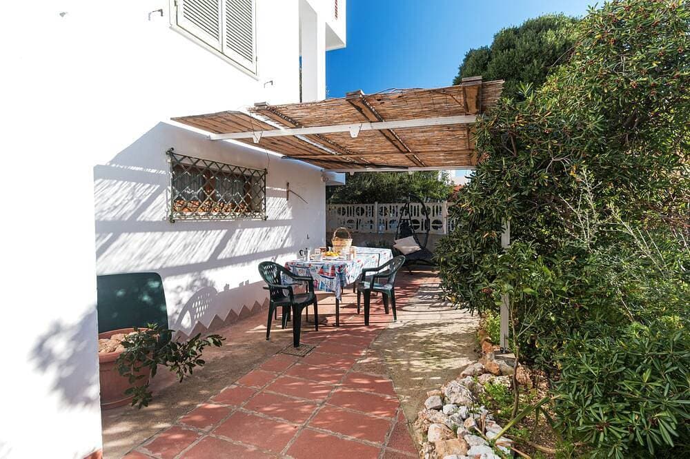 Foto 8 von 8: Small retreat for two with veranda at 700mt sea