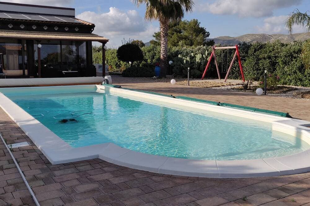 Foto 1 von 30: Wunderschöne Villa mit privatem und beheiztem Pool.