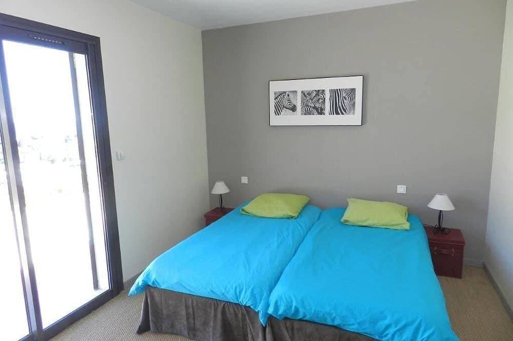 Foto 4 von 24: Beautiful villa, sea view, walking distance to the beach, heated infinity pool