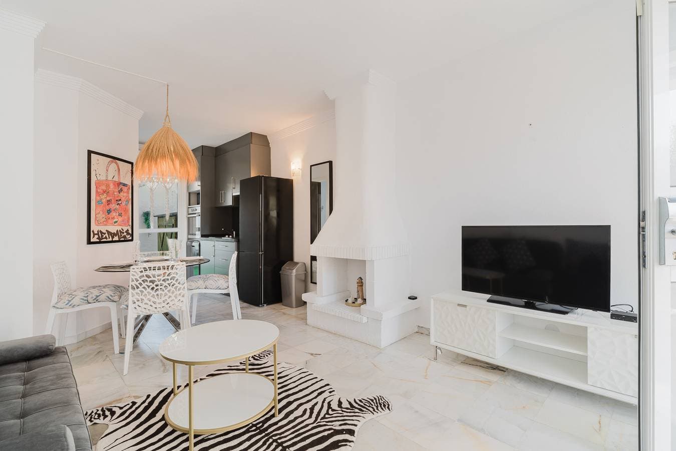 Foto 7 von 52: Sunny Marbella Townhouse with Terraces, Pool & Hotel Amenities
