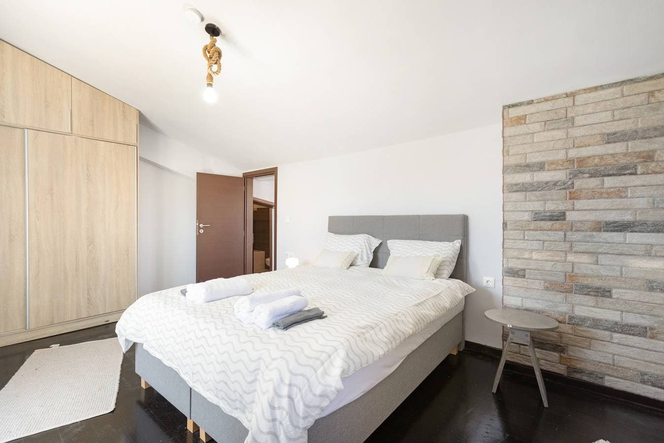 Foto 12 von 36: Drei-Zimmer-Apartment mit Balkon, Whirlpool, WLAN und Klimaanlage