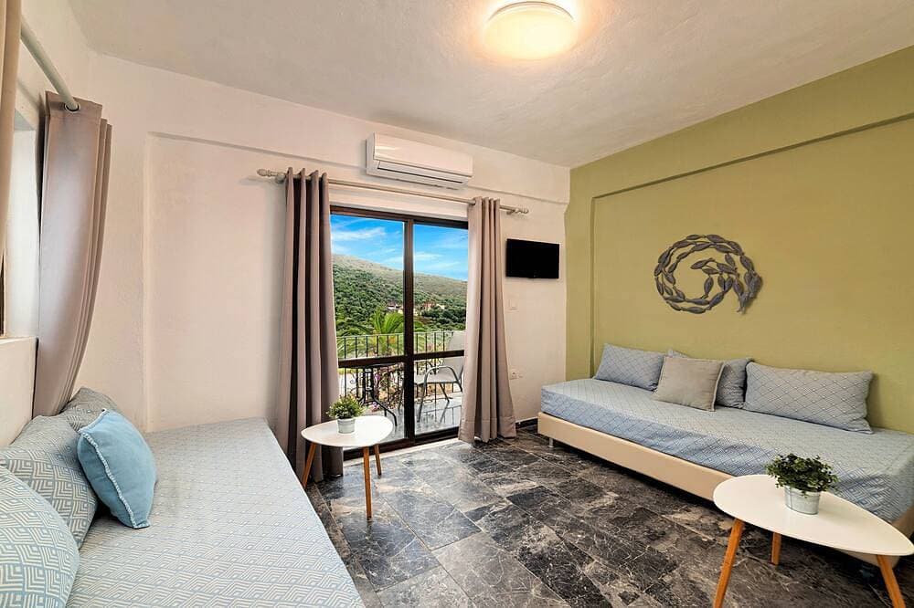 Foto 7 von 27: Welcome Apts laid just 1600m away from the longest sandy beach of northern Crete and the touristic Georgioupolis Town, offering great views to the Cretan Sea and the White Mountains.  Welcome Apts is ideal for couples, families, a group of families or a g