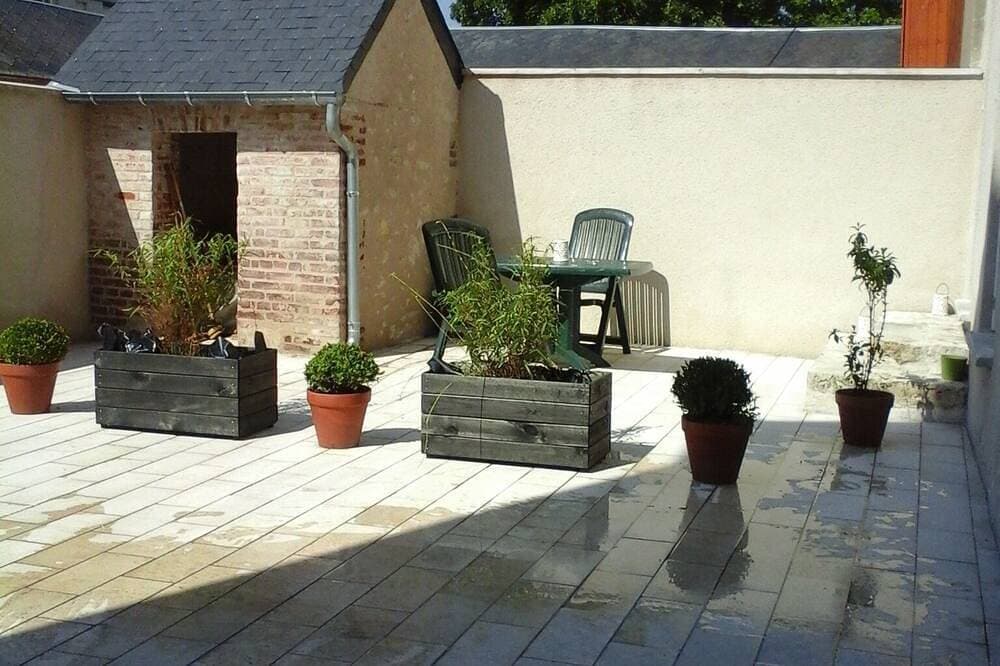 Ferienhaus mit Terrasse und Parkplatz. 1