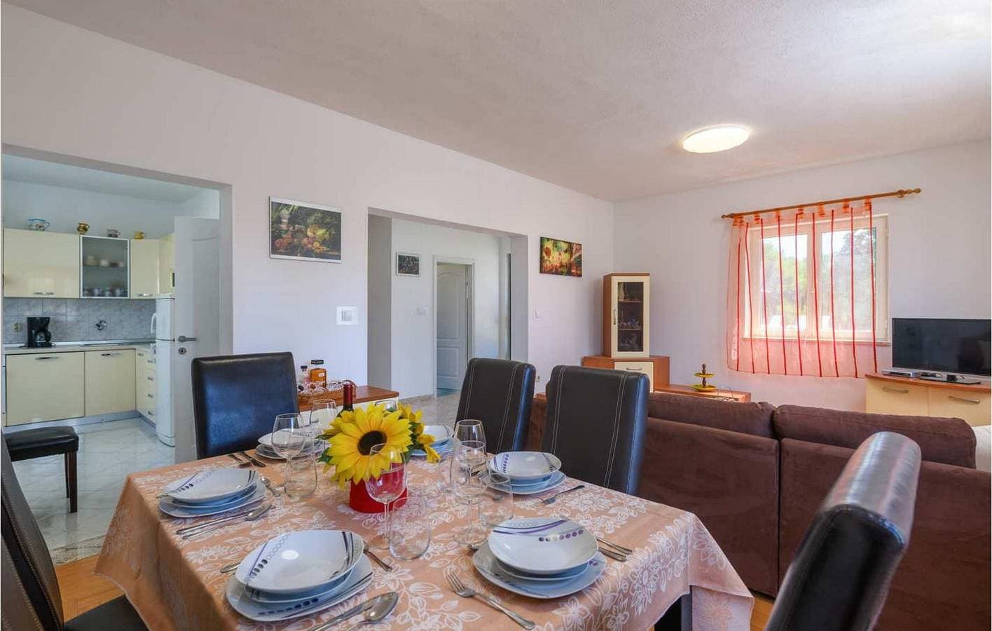 Foto 9 von 30: Geräumige 2-Zimmer-Wohnung mit Pool, in der Nähe des Stadtzentrums und von Restaurants
