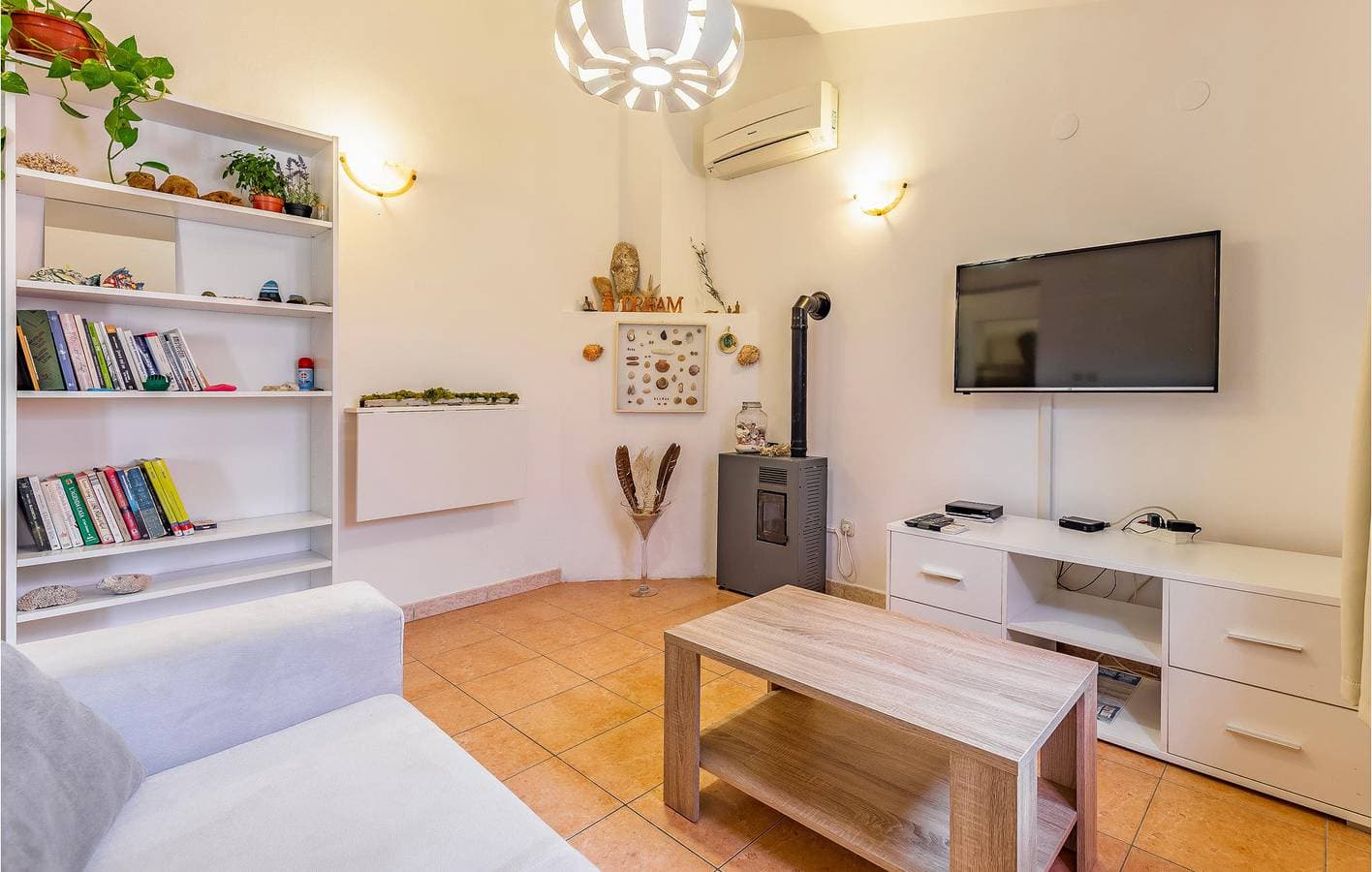 Foto 11 von 28: Gemütliche Ferienwohnung mit Terrasse, Parkplatz und WLAN in der Nähe des Strandes Bijela