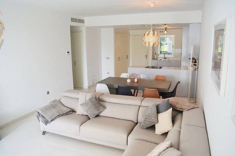 Foto 10 von 21: 10 mins from Puerto Banus, On the new golden mile - luxury gated community