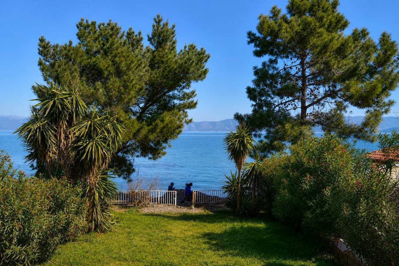 Foto 3 von 25: Seafront Cozy Villa - Corfu Homely Getaway