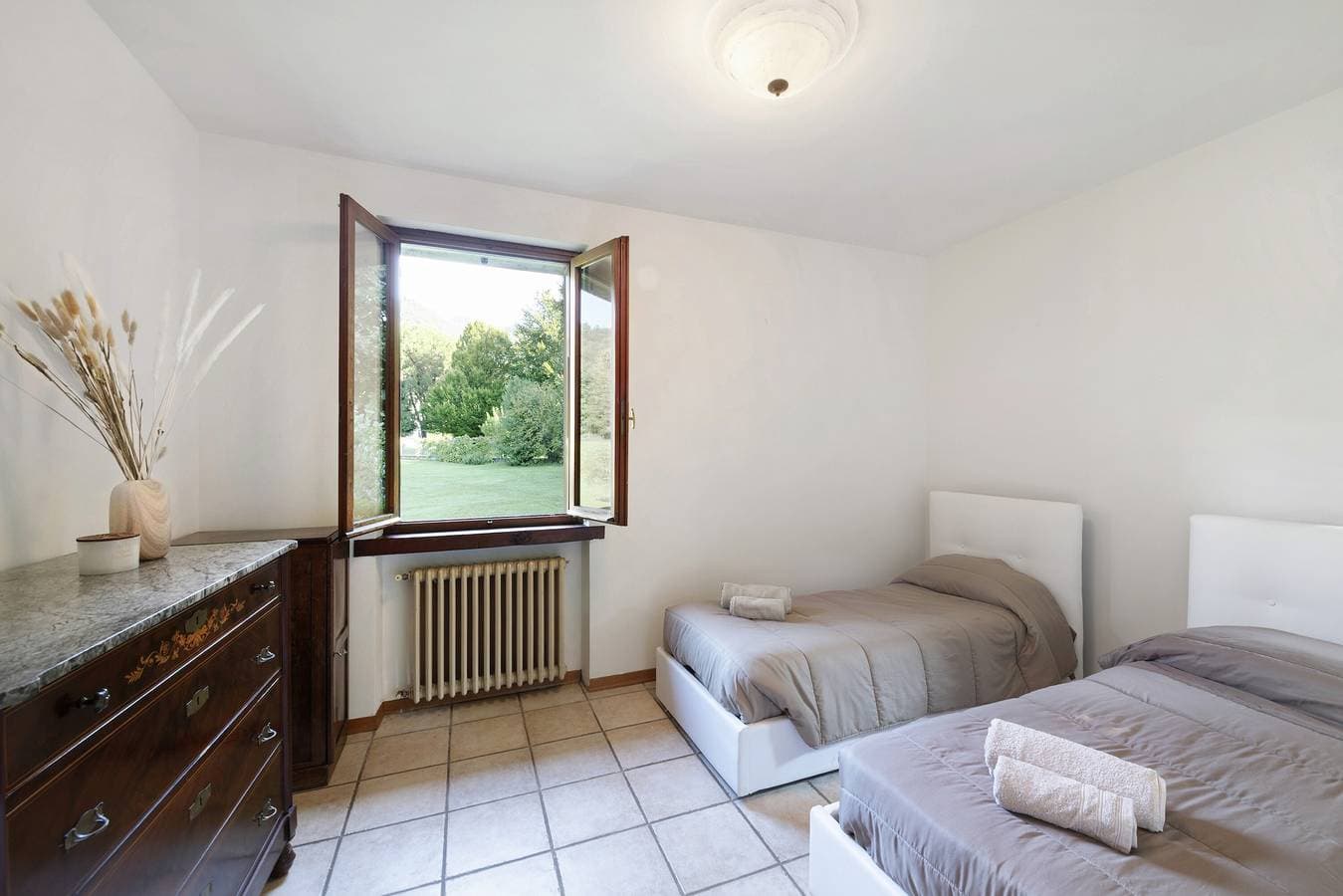 Foto 12 von 26: Ferienhaus 'Villetta Arcadia Corallo' mit Bergblick, privater Terrasse und Garten