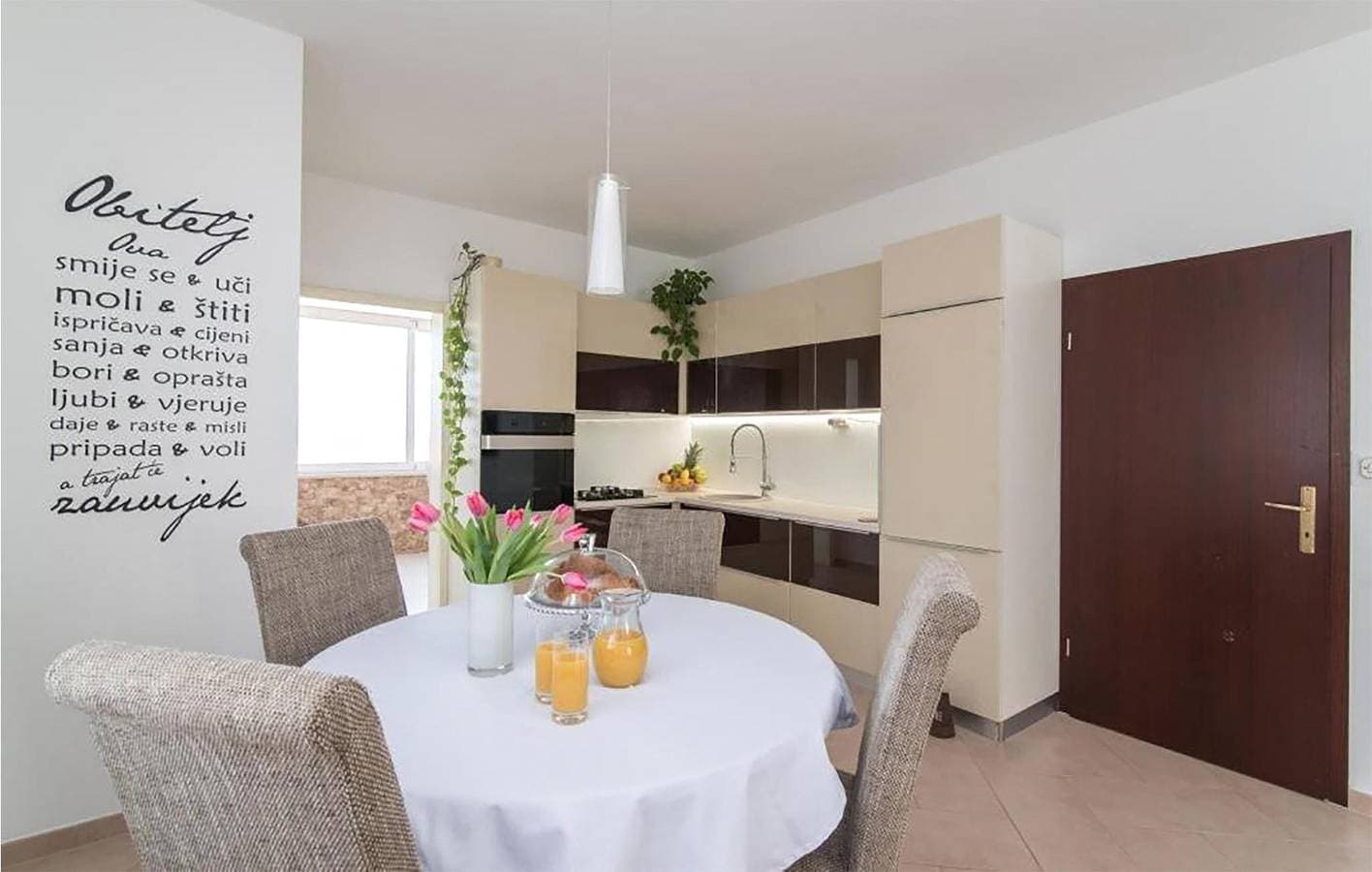 Foto 4 von 22: Gemütliche 1-Zimmer-Wohnung mit Terrasse, 100 m vom Strand entfernt, kostenloses WLAN und Parkplatz