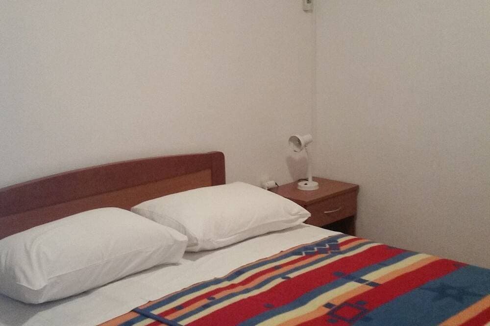 Foto 2 von 19: 4-Zimmer-Ferienwohnung am Strand Sveta Nedilja, Hvar
