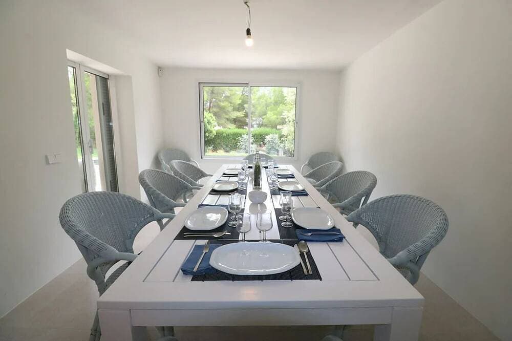 Foto 13 von 30: New family villa with pool and garden next to the beach (licenseETV2325)