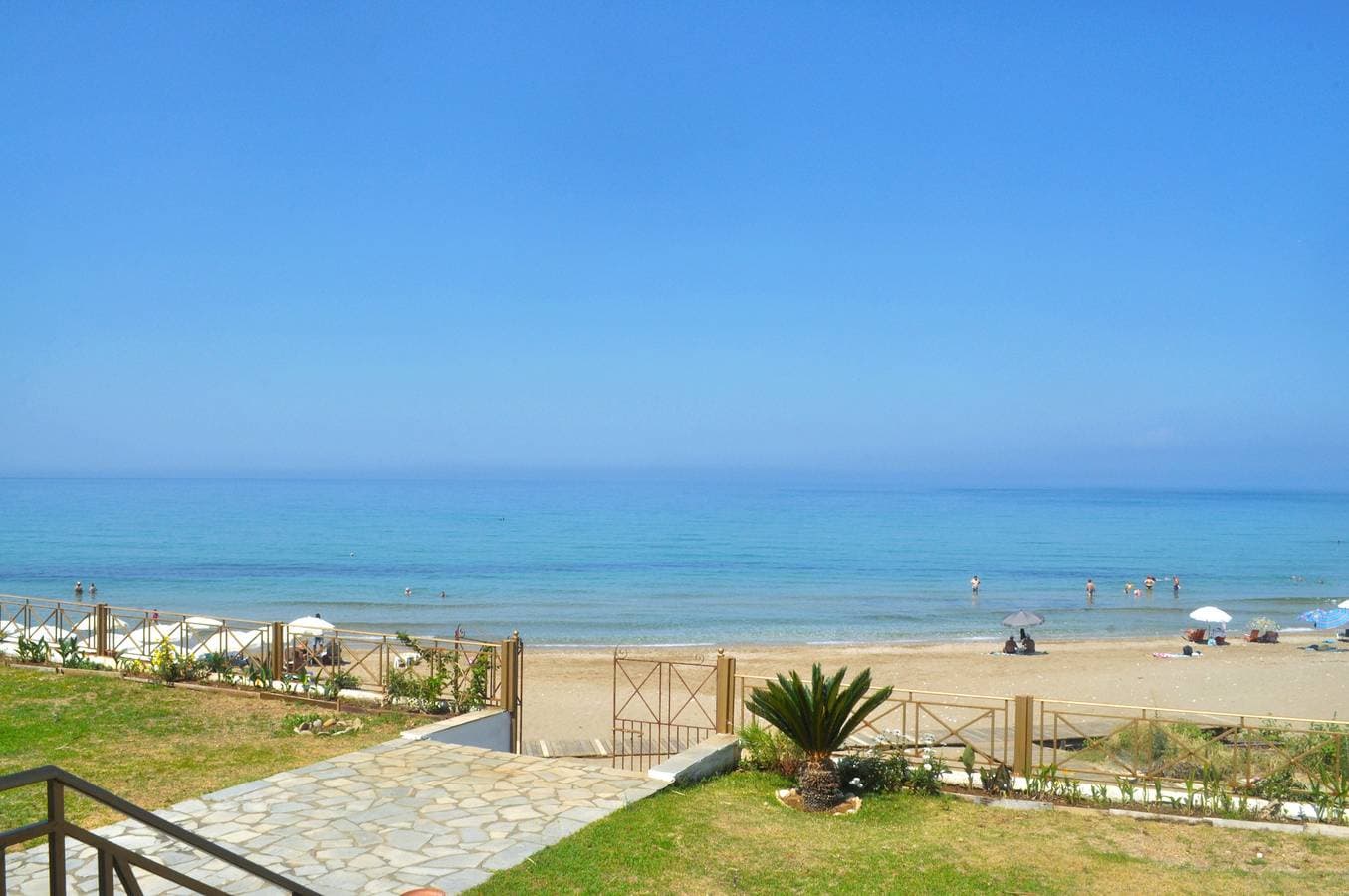 Foto 5 von 26: 2 Bett Luxussuite direkt am Strand Agios Gordios Korfu Griechenland
