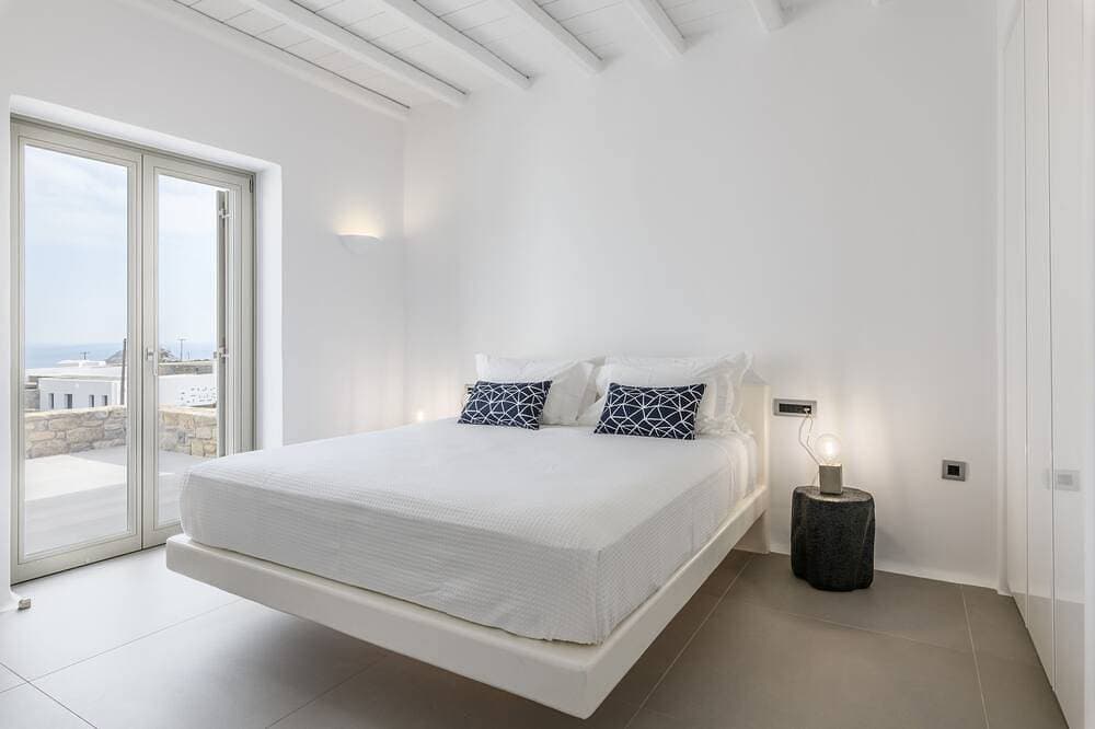 Foto 9 von 26: Cycladic Island Villa over Kalafatis Beach / Scenic views of Aegean Sea