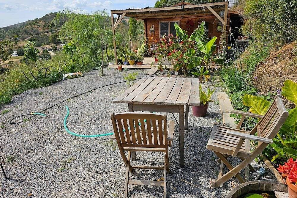 Cabin Sleeps 2 with Enclosed Garden 1