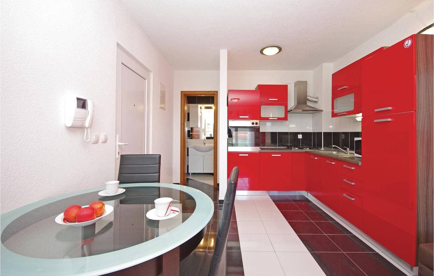 Foto 5 von 18: Gemütliche Ferienwohnung mit WLAN und Terrasse, 800 m von der Küste in Makarska entfernt