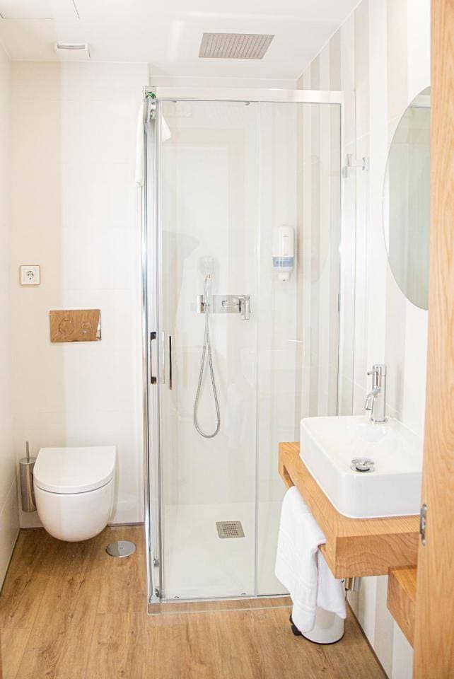 Foto 12 von 15: Double Room with Private Bathroom