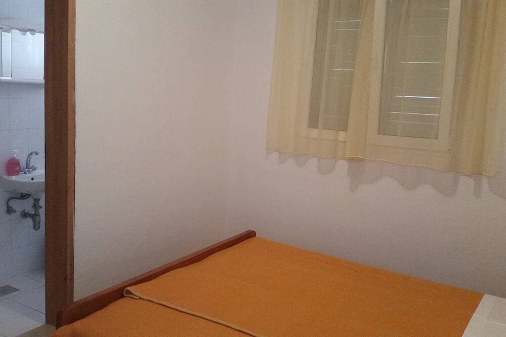 Foto 3 von 13: 4-Zimmer-Ferienwohnung am Strand Sveta Nedilja, Hvar