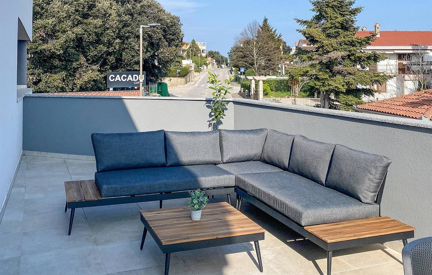 Foto 9 von 36: Geräumiges Apartment mit einem Schlafzimmer, Terrasse, WLAN und in der Nähe des Strandes Havajka