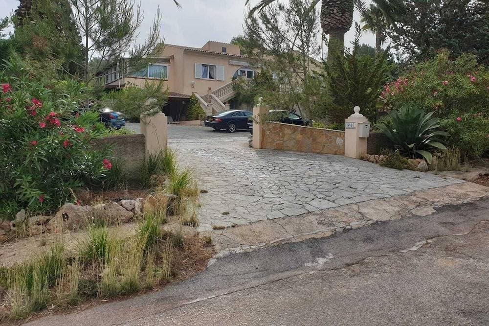Foto 4 von 21: Close to the beach, in a large house, independent apartment with terrace.