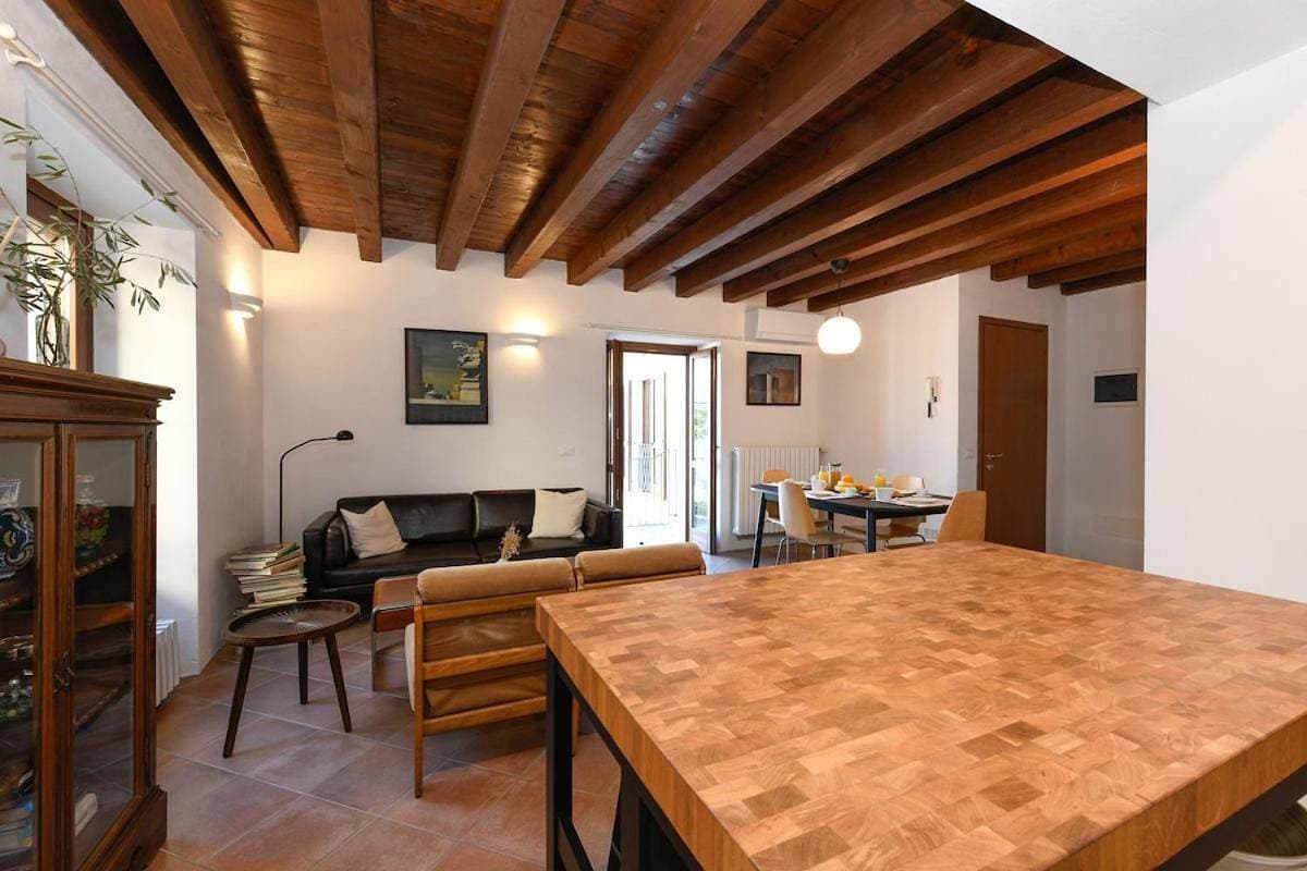 Foto 5 von 63: Two-Bedroom Apartment