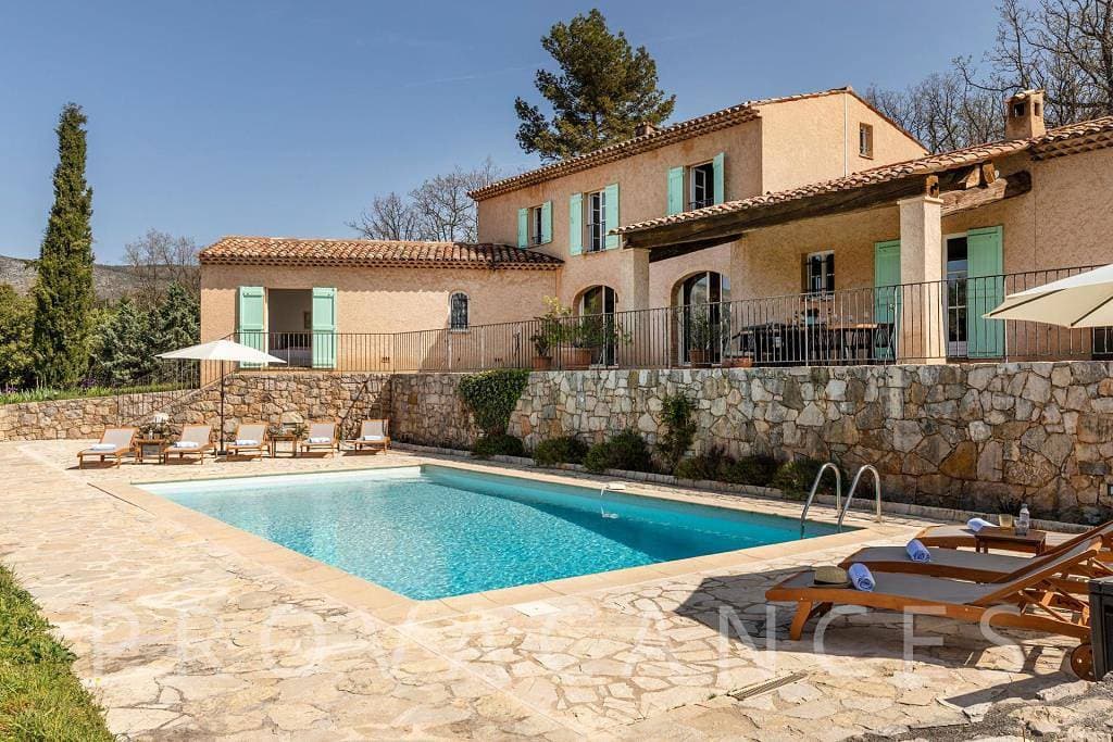 Foto 3 von 49: Ferienhaus mit großem Pool und schöner Aussicht auf Mons