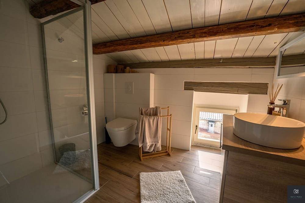 Foto 8 von 30: Cozy and modern remodeled Istrian villa with pool and a separate lounge area.