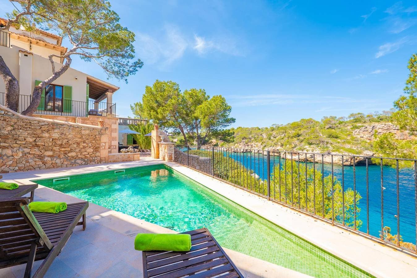 Foto 3 von 68: Villa Cala Figuera - Villa mit privatem Pool, direktem Zugang zum Meer und kostenloses WLAN