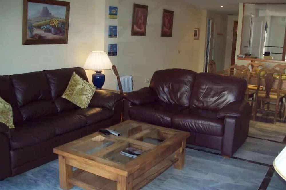 Foto 4 von 28: Gut ausgestattete 2 Schlafzimmer, 2 Badezimmer Apartment im Poolbereich
