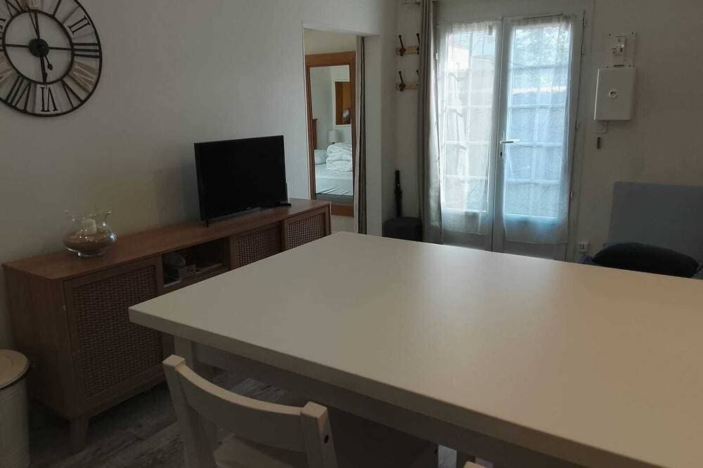Foto 8 von 18: 2-Bedroom Apartment \"Nid Serein,\" with a garden, parking, everything within walking distance, near downtown, the harbor, and the beach