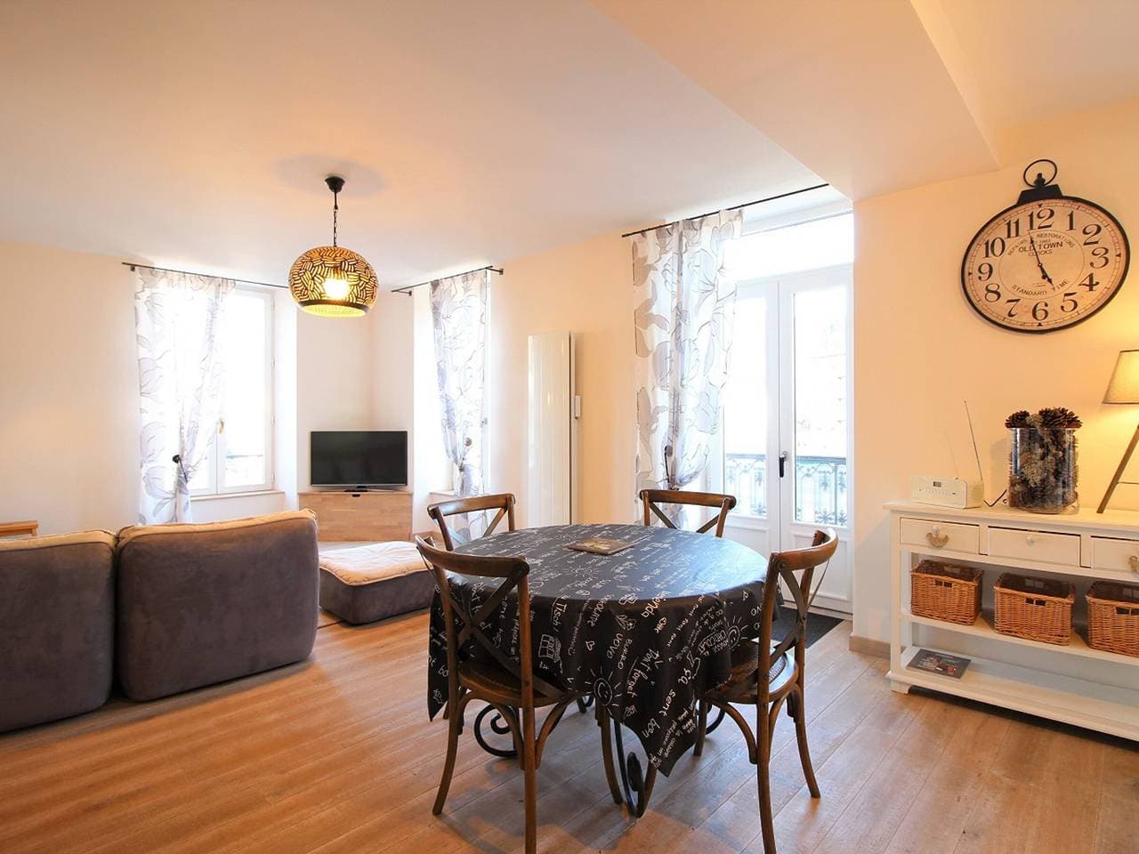 T3 in La Bourboule mit Parkplatz und WiFi - Ideal für 4 Personen 1