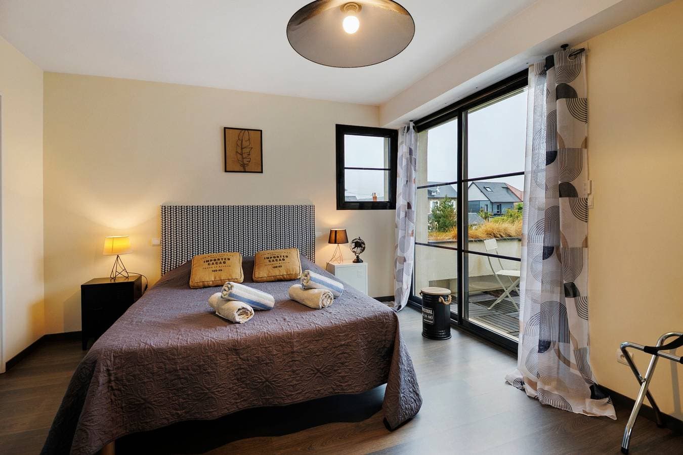 Foto 2 von 25: Bed and Breakfast 'Chambre Black and White' mit Gemeinschaftsterrasse, Balkon und WLAN