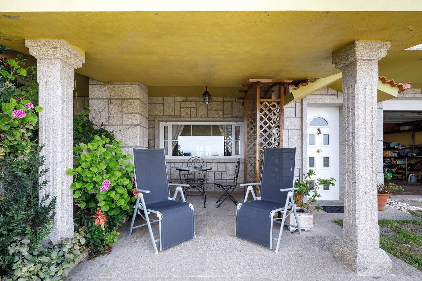 Foto 3 von 28: "Apartamento con jardin en un chale" mit Bergblick, WLAN, Garten und Terrasse