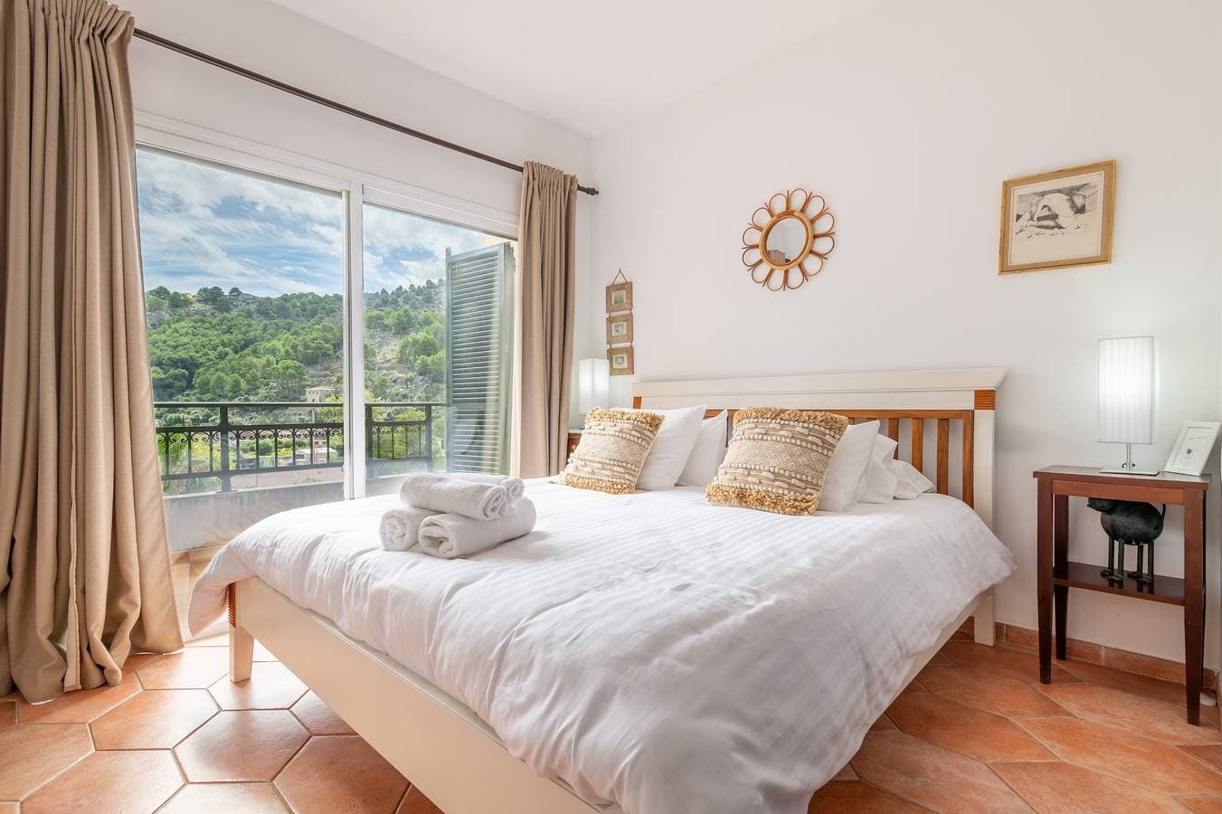 Foto 10 von 24: Apartment „Beachfront Port De Soller“ mit privater Terrasse, WLAN und Klimaanlage