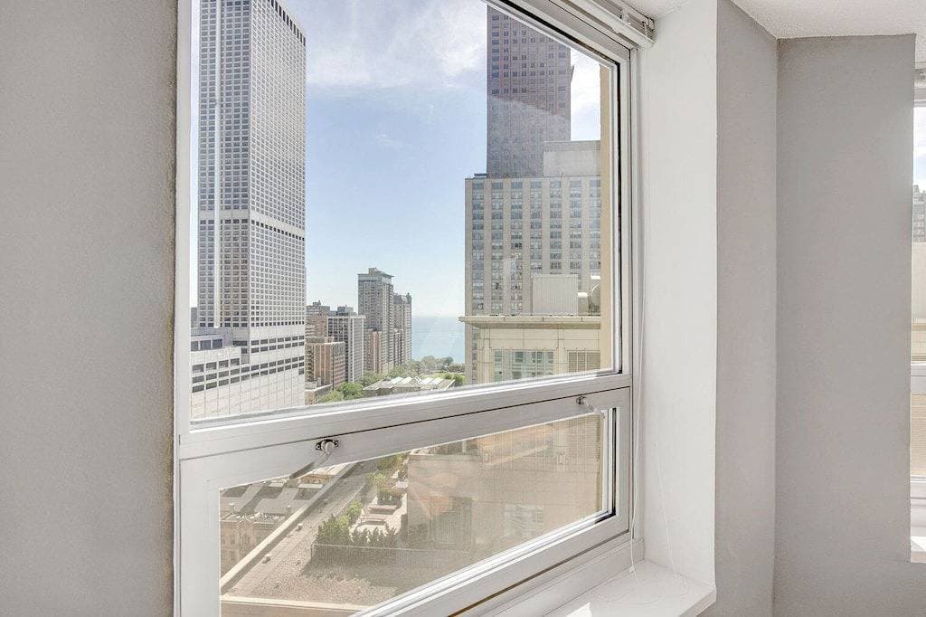Foto 12 von 35: Modernes River North 1-Zimmer mit Fitnessstudio + Waschmaschine/Trockner nahe Mag Mile von Blueground