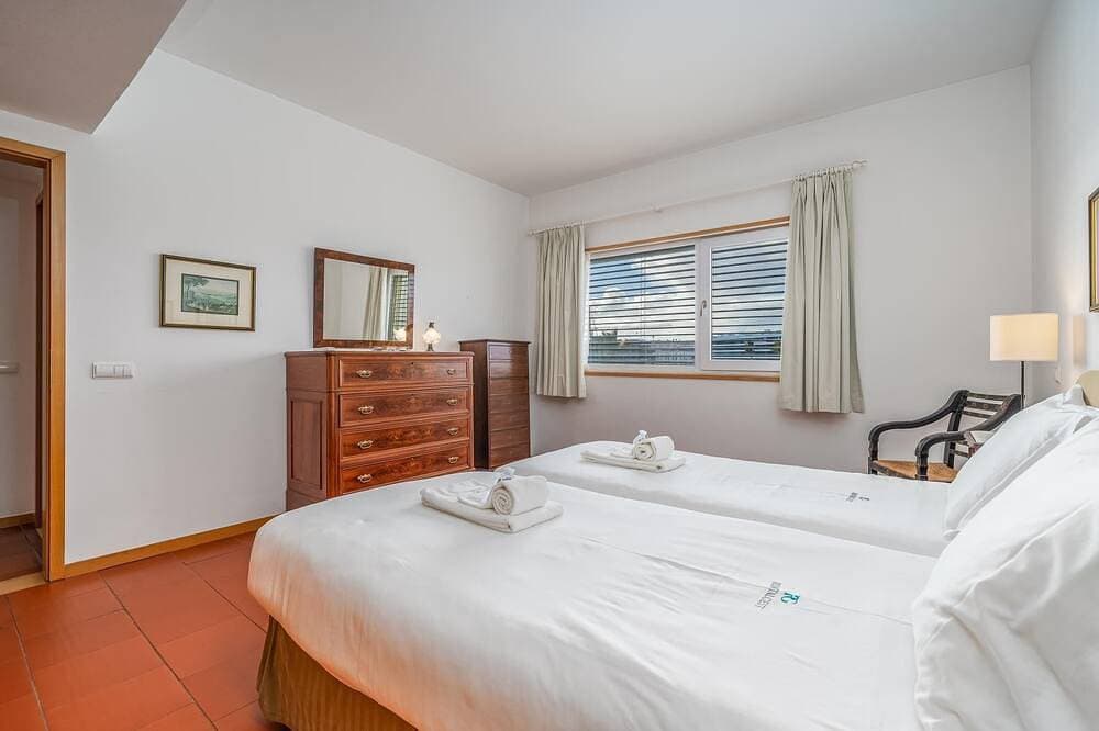 Foto 6 von 30: Top-floor marina apartment with classic charm