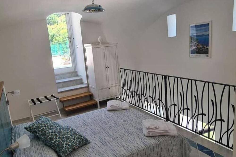 Foto 4 von 18: 3 Bedroom Apartment - Torre di Minuta, Amalfi Coast