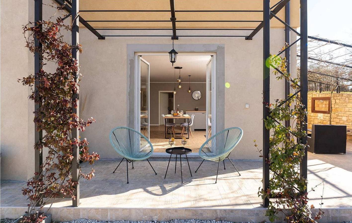 Foto 13 von 41: Modernes Apartment mit 2 Schlafzimmern, Pool und Terrasse – WLAN & Klimaanlage