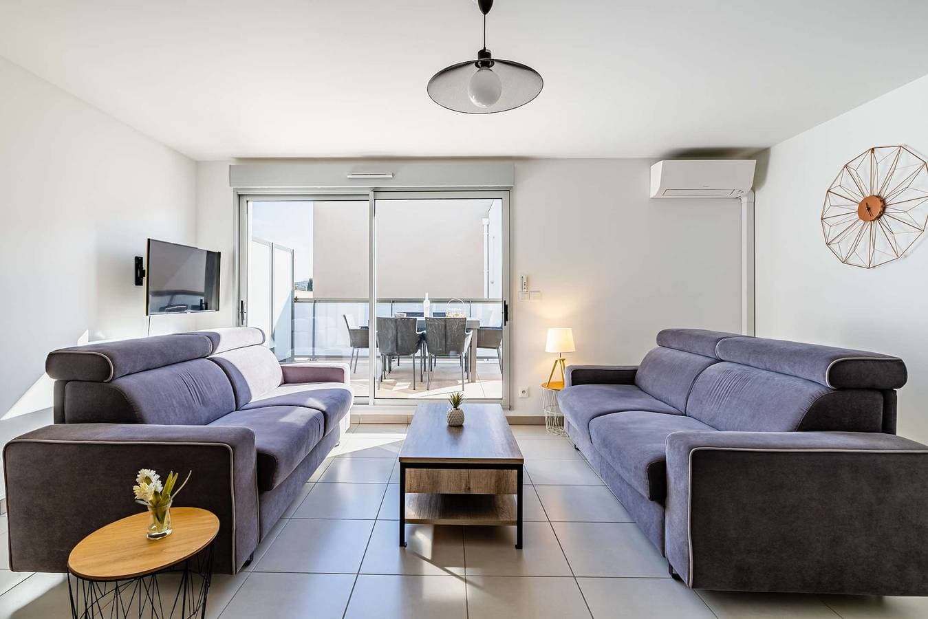 Foto 6 von 16: Modern, Swimmingpool, privater Parkplatz, Klimaanlage, 2 Schlafzimmer