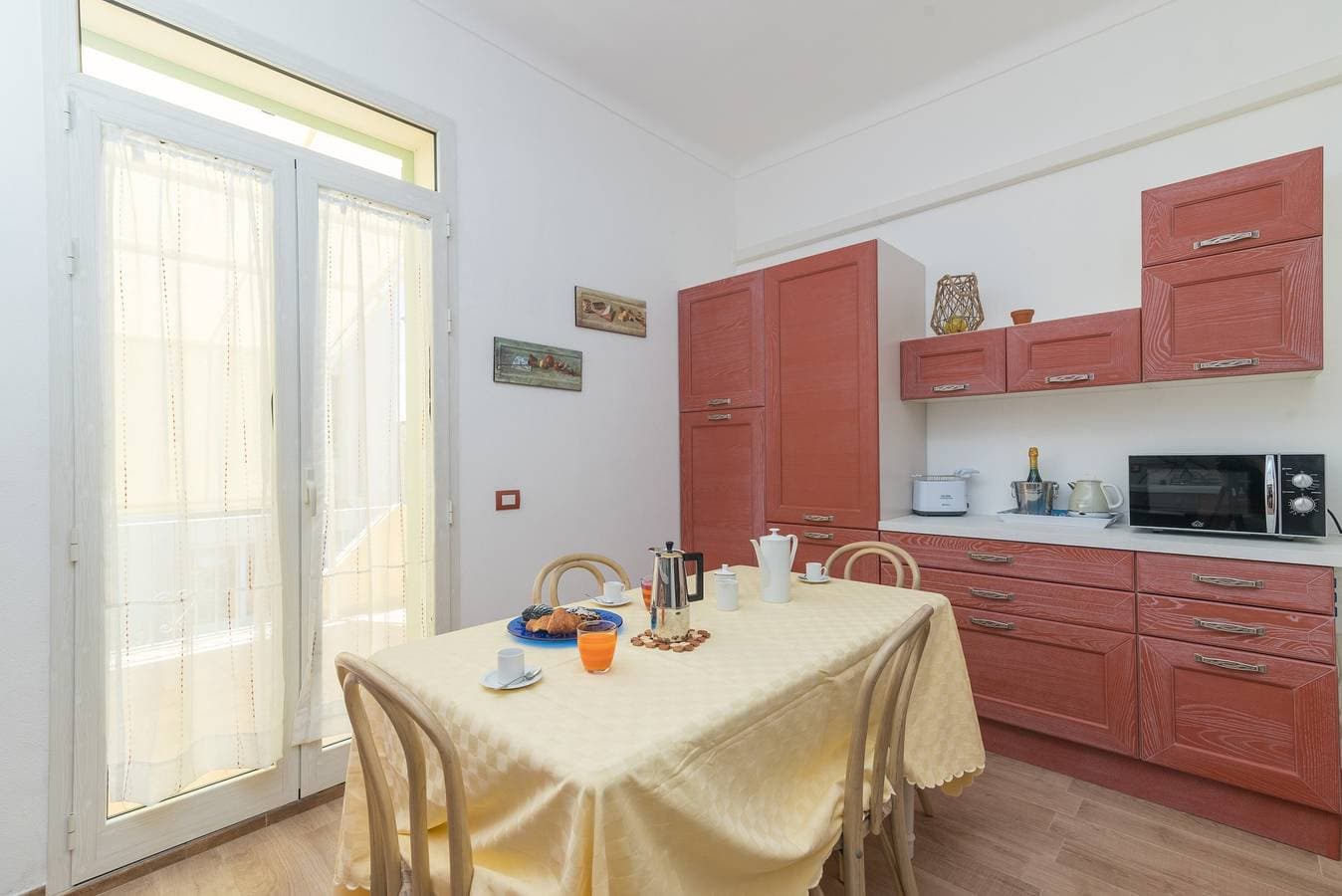 Foto 8 von 25: Ferienhaus 'Maison Chloe 2' in Strandnähe mit Balkon, Terrasse und WLAN