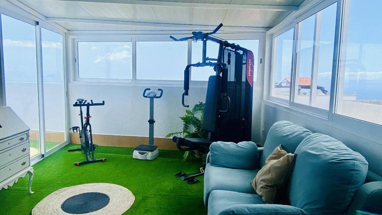 Foto 2 von 63: Three-Bedroom House with Private Gym