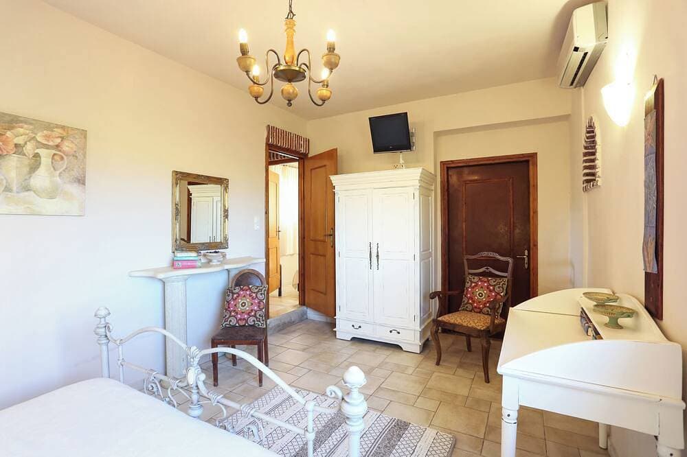 Foto 6 von 30: Traditional villa in a serene environment with amazing sea view in Listaros
